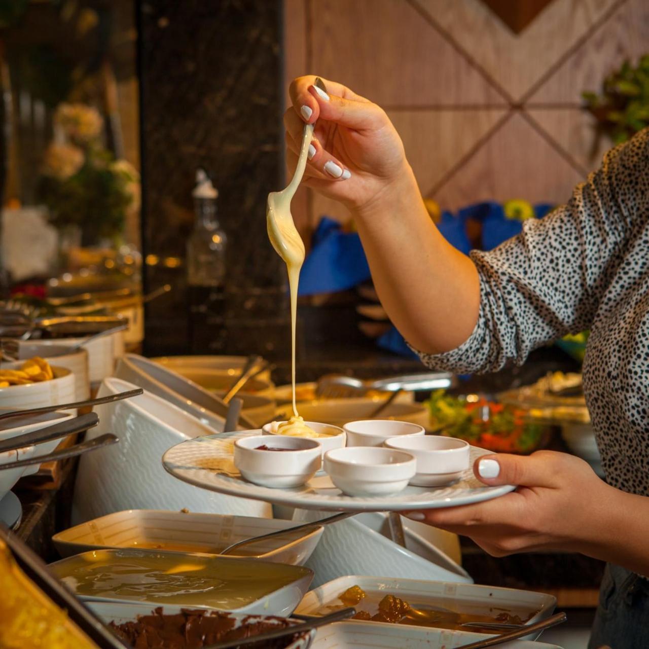 Theatrum Hotel Baku Bagian luar foto A cheese fondue