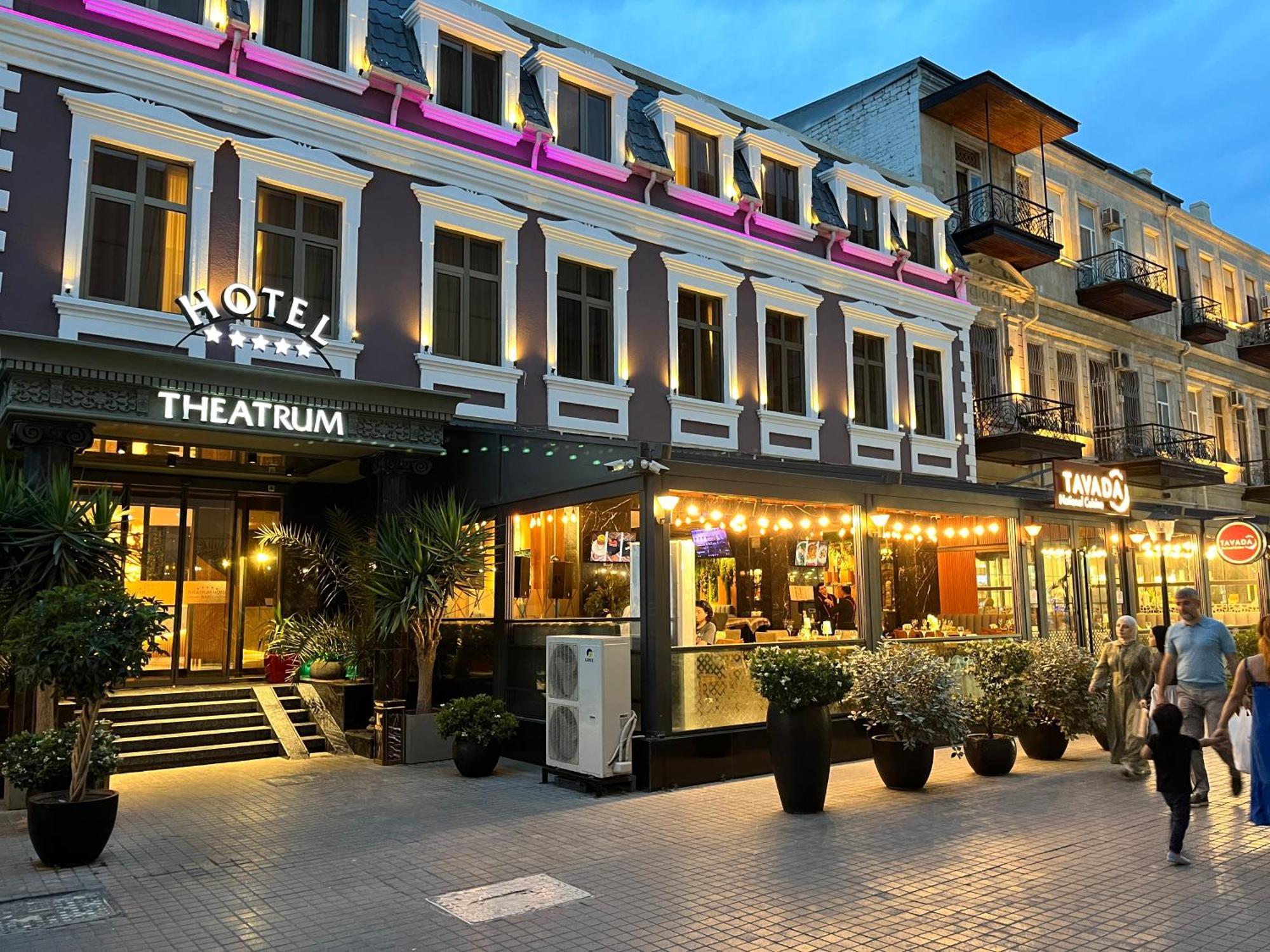 Theatrum Hotel Baku Bagian luar foto Theatrium Hotel