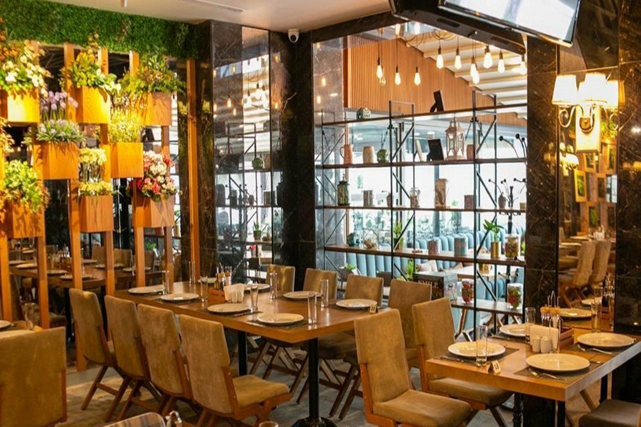 Theatrum Hotel Baku Bagian luar foto Interior of a restaurant in India